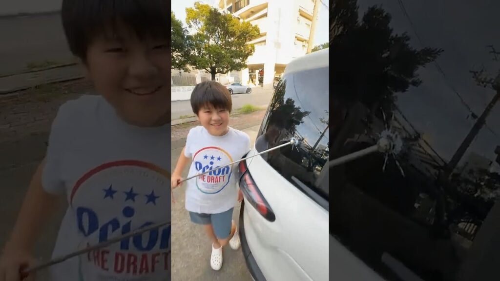 【ガチ放送事故】ママの愛車の窓を割ってしまったと思ったら….