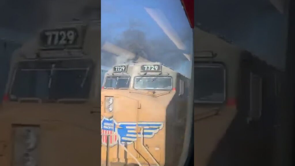 Ominous Black Smoke From LA Warehouse Fire Prompts State of Emergency #shorts Ominous Black Smoke From LA Warehouse Fire Prompts State of Emergency #shorts