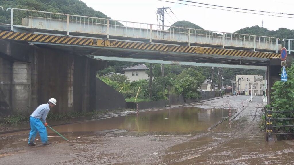 【台風情報】台風7号は27日昼すぎから夜の始め頃にかけ静岡県内最接近へ 台風8号は温帯低気圧に...27日未明から雨脚強まり下田市では冠水発生