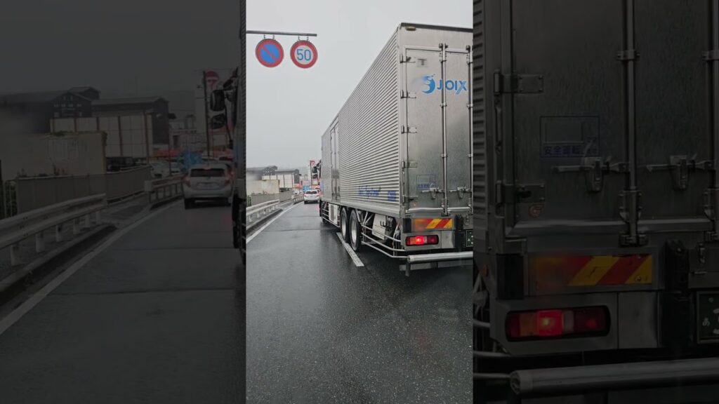 高速動いてない　一般道大渋滞、運転手さん大変やな～延着なるわ～？