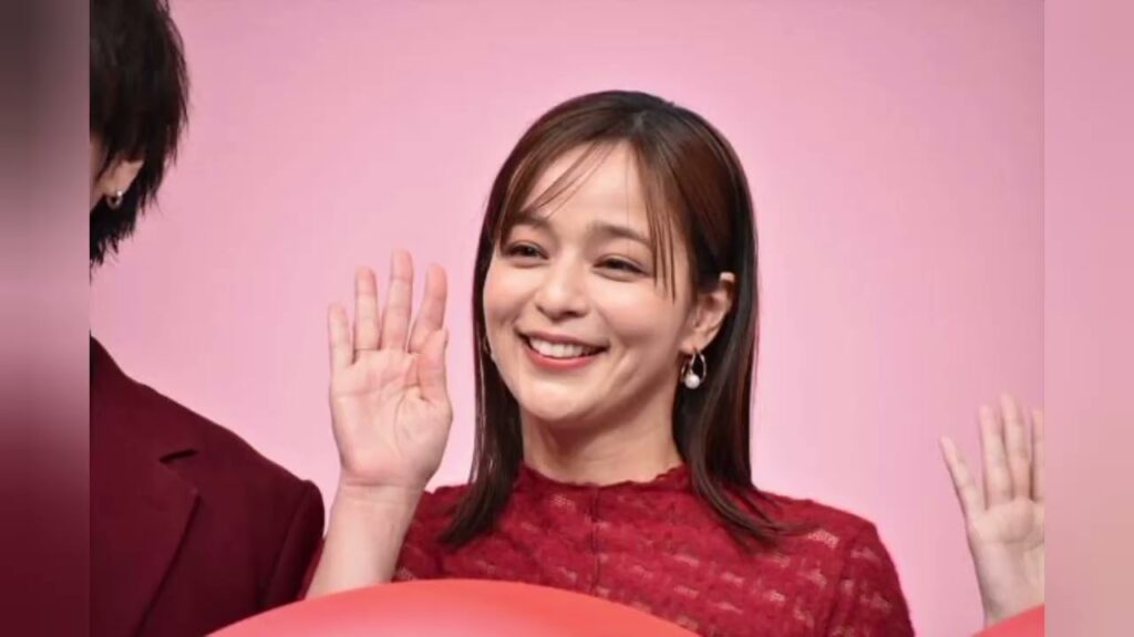 🎉💖サッカー元日本代表と離婚発表の加藤ローサ✨ 元夫が誕生日祝福🎂「新しい家族の形♥」「息子さん？似てますね👀」「素敵なお写真📸」