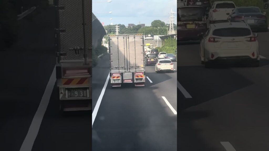 高速が渋滞シーン