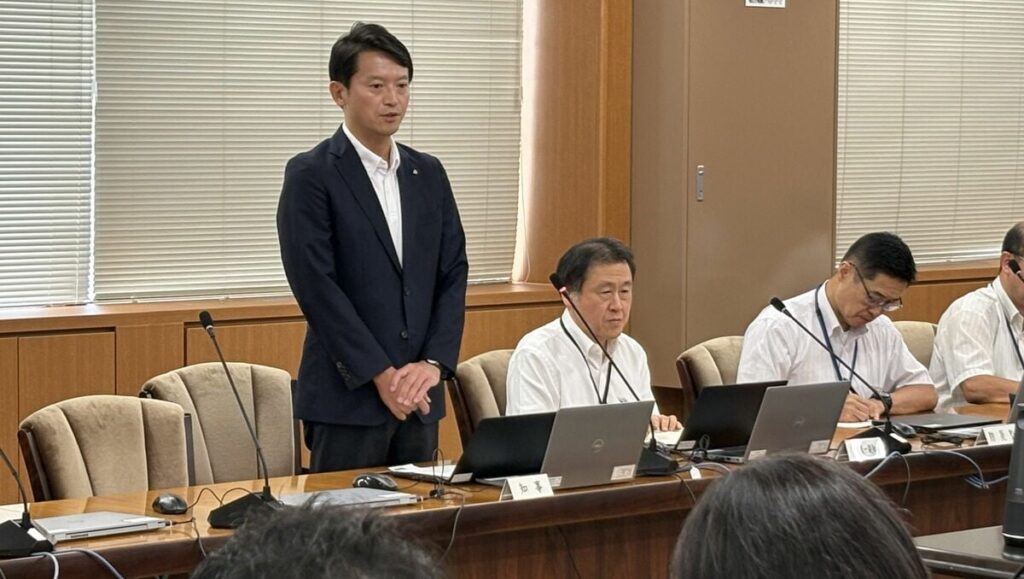 “財政のプロ”斎藤元彦知事の兵庫県はなぜ「起債許可団体」に転落したのか、「前知事の負の遺産」は本当か カラーコピー廃止では救えない借金地獄、矛盾する「財政パフォーマンス」を検証する(1/5) | JBpress (ジェイビープレス)