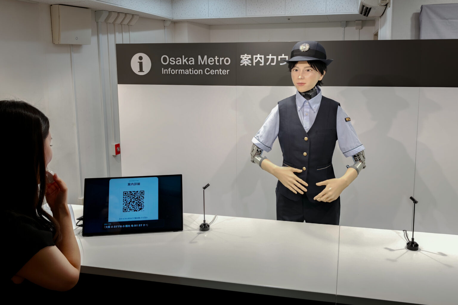 KDDIとOsaka Metro、ヒューマノイド駅員の実証実験 アバターではなく“物理ロボット”を選んだ理由とは – ケータイ Watch KDDIとOsaka Metro、ヒューマノイド駅員の実証実験 アバターではなく“物理ロボット”を選んだ理由とは - ケータイ Watch