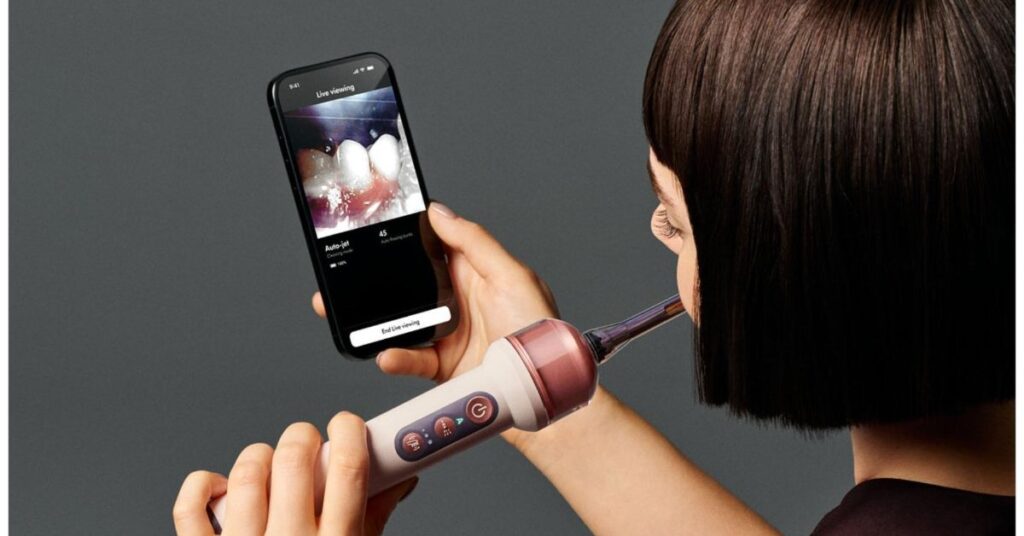Dyson、カメラ搭載の電動歯ブラシ「CameraJet」　日本での販売価格は7万9800円 - ITmedia NEWS