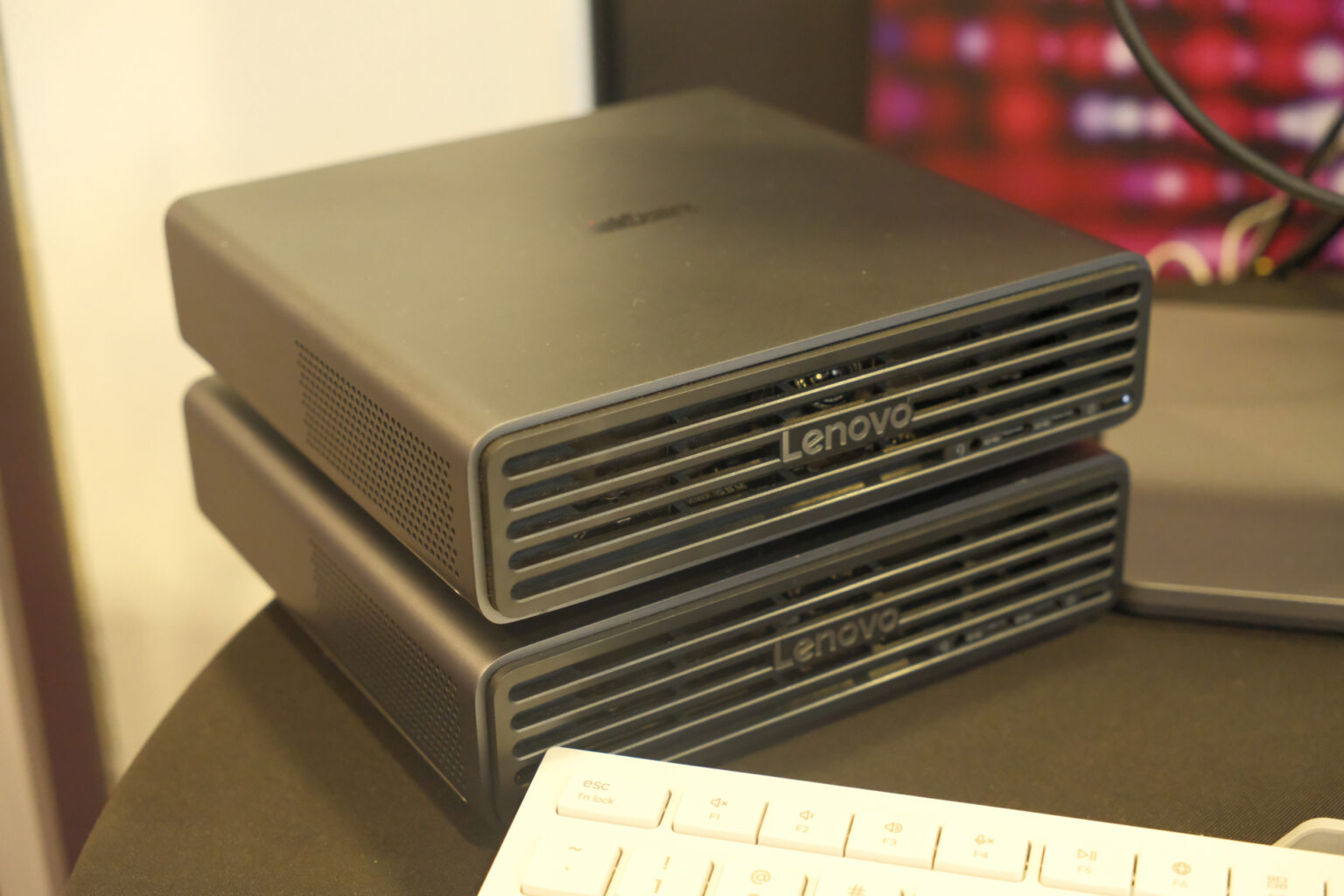 Ryzen AI Max+ PRO 495搭載ミニPC「ThinkCentre X Ultra」登場