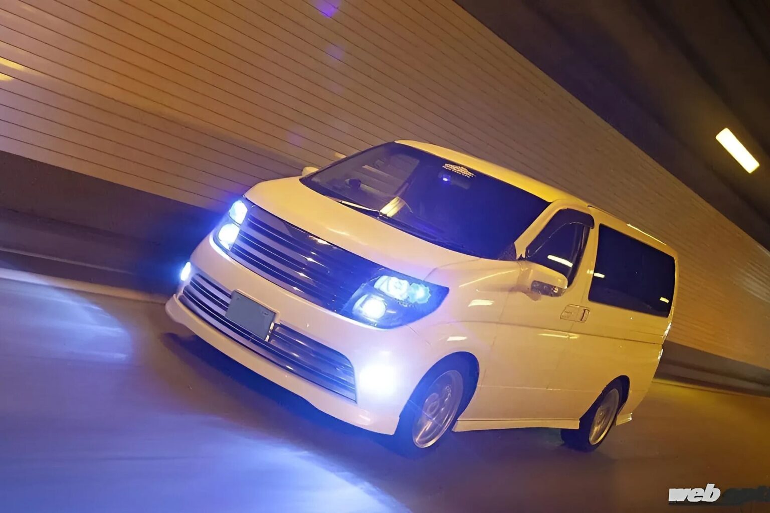 「これぞ武闘派エルグランド!?」480馬力＋レース用ミッション搭載はやりすぎ！ | Motor Fan｜自動車情報のモーターファン