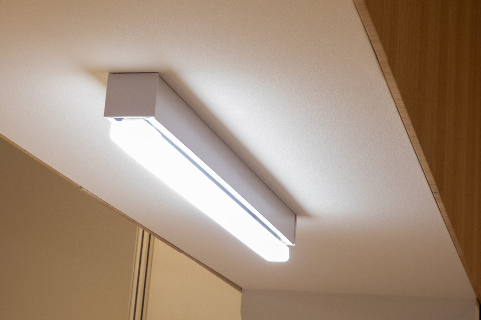 パナのLEDは蛍光灯からの交換が簡単　27年の蛍光灯終了の前に - 家電 Watch