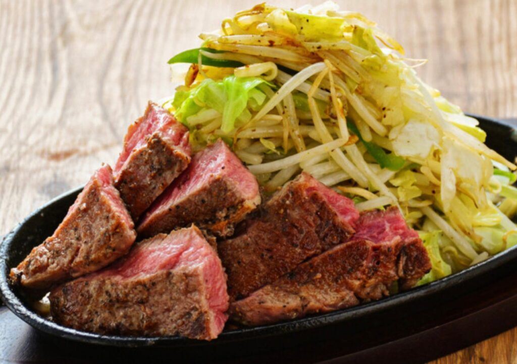人生100年時代！9/9と9/21（敬老の日）は『肉と炒め野菜 ステーキロッヂ 秋葉原電気街口店』で99歳、100歳以上、介助者はステーキが無料！年齢に9のつく方は、くじ引きで10人に1人が無料に！ | 株式会社B級グルメ研究所のプレスリリース
