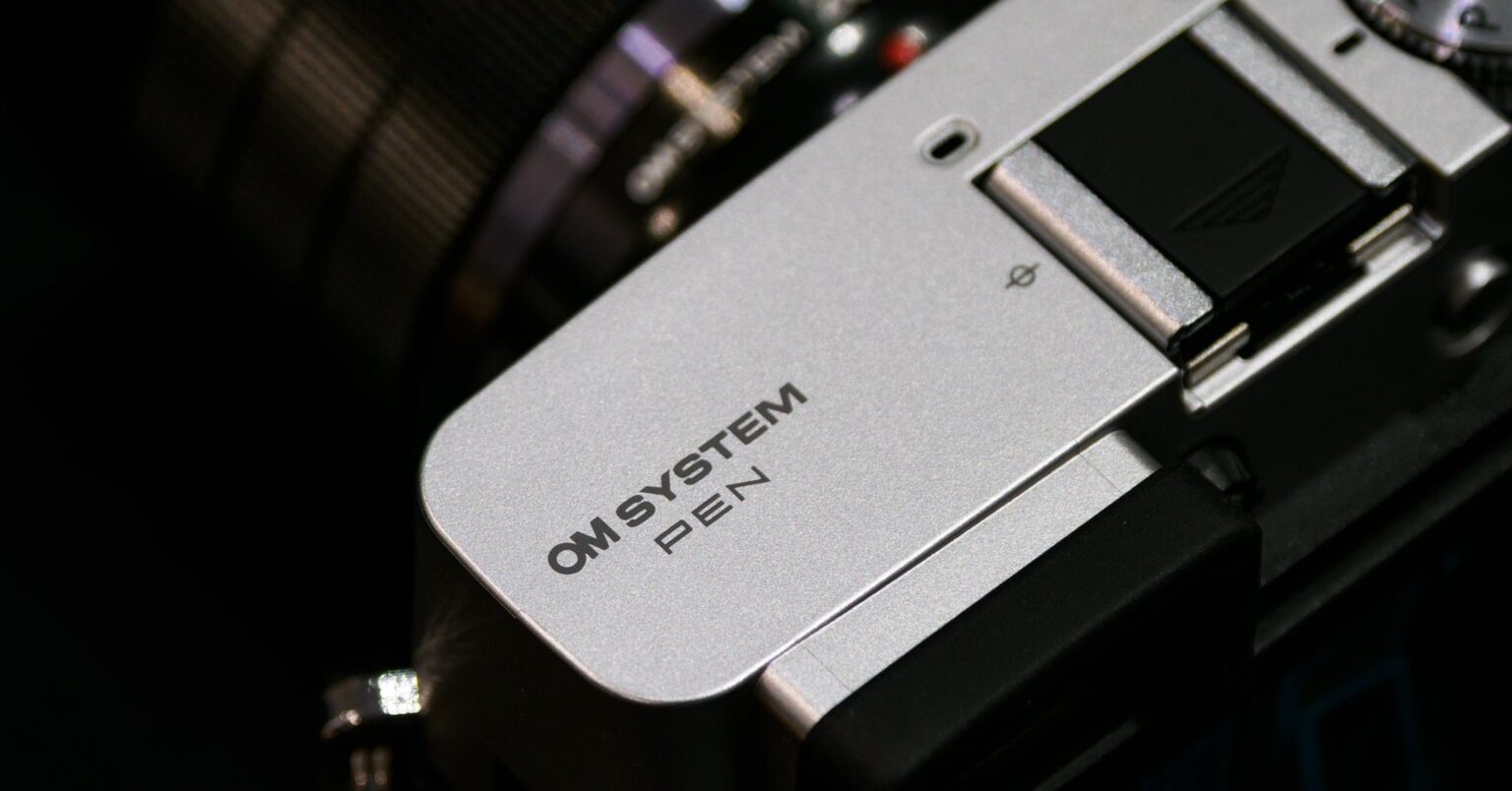 5年ぶりの「PEN」、OM SYSTEMロゴになって登場 EVFを搭載、初の防塵・防滴仕様に:荻窪圭のデジカメレビュープラス(1/3 ページ) – ITmedia NEWS 5年ぶりの「PEN」、OM SYSTEMロゴになって登場 EVFを搭載、初の防塵・防滴仕様に:荻窪圭のデジカメレビュープラス(1/3 ページ) - ITmedia NEWS