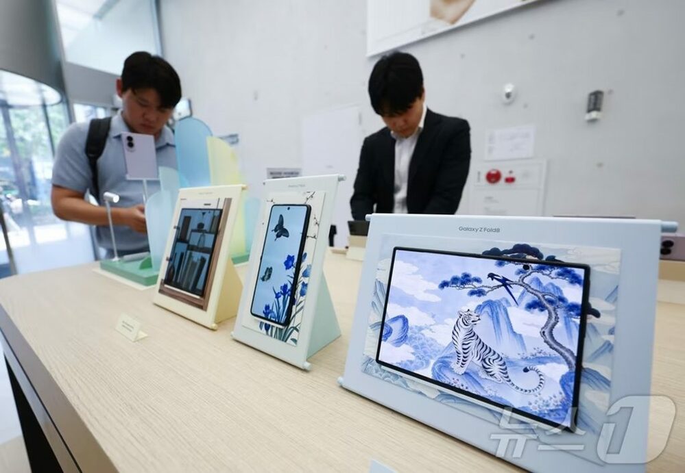 韓国でiPhoneからGalaxyへの乗り換え急増…「Z Fold8」シリーズで前モデルの2倍　写真枚　国際ニュース：AFPBB News