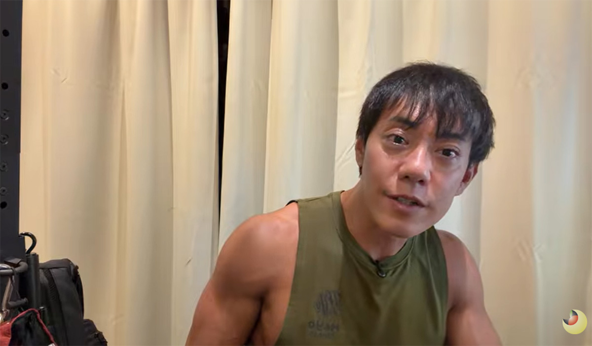 堀大輔氏のYouTubeより。1週間配信のさなかの動画では、目がバキバキだとして心配の声が集まっている