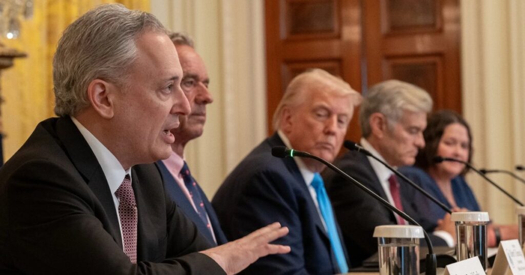 トランプ政権のサックス氏、AI「ペース調整」論に苦言 「規制がなければできないふりをやめろ」 – ITmedia NEWS トランプ政権のサックス氏、AI「ペース調整」論に苦言 「規制がなければできないふりをやめろ」 - ITmedia NEWS