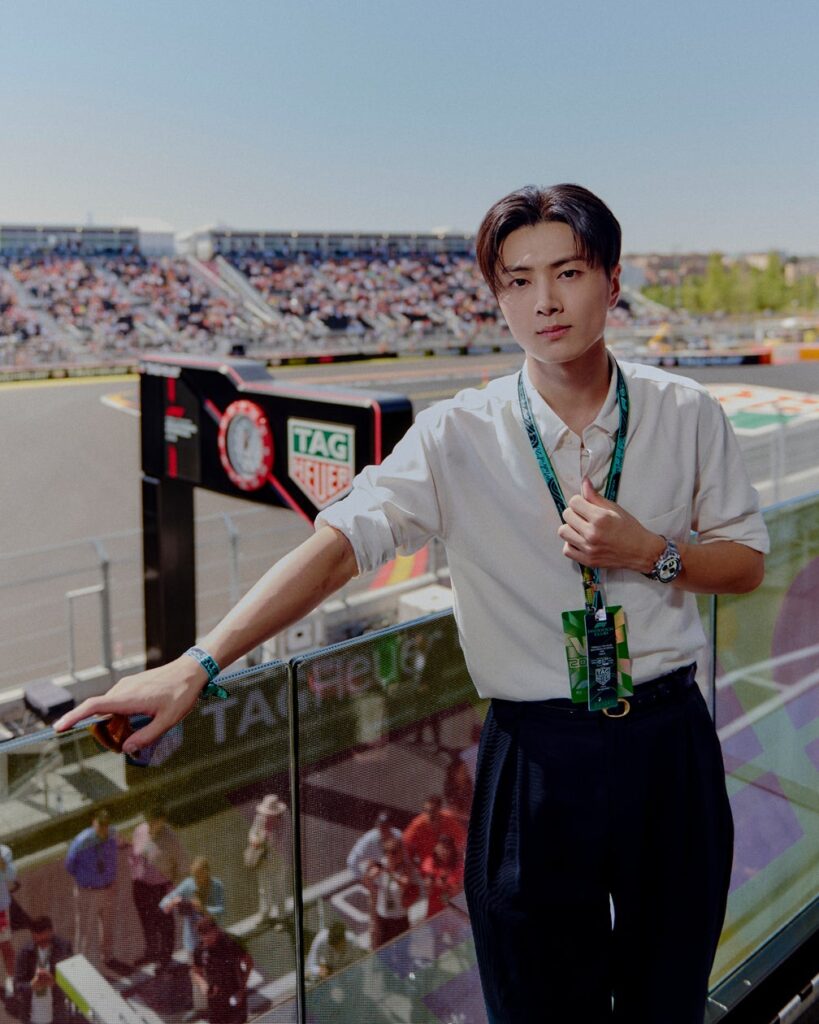 ENHYPENのJAY、タグ・ホイヤーと共に「F1 スペイングランプリ」の熱狂を体感 | LVMHウォッチ・ジュエリー ジャパン株式会社 タグ・ホイヤーのプレスリリース