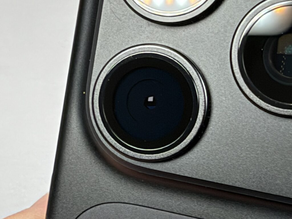 触って評価が一変、ついに可変絞りを搭載した「iPhone 18 Pro」のカメラに感動 - ケータイ Watch