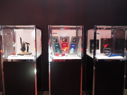 FFリメイクシリーズのパッケージやフィギュアなども展示されていた
