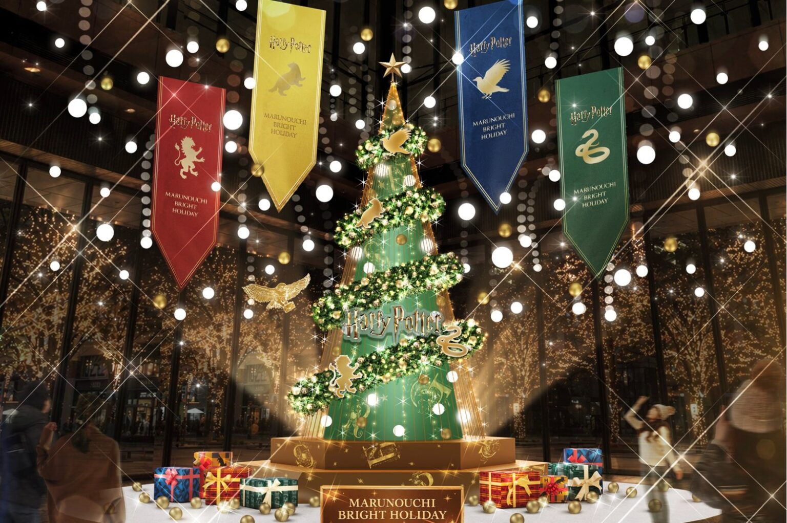 丸の内で「ハリー・ポッター」26年クリスマスイベント、“魔法の雪”シンボルツリーやイルミネーション - ファッションプレス