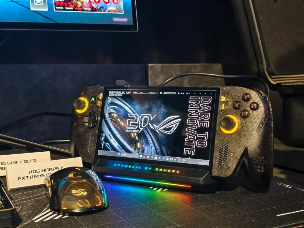 付属品が豪華すぎる ASUS ROG 20周年記念のポータブルゲーミングPC「Xbox Ally X20」発表 付属品が豪華すぎる ASUS ROG 20周年記念のポータブルゲーミングPC「Xbox Ally X20」発表