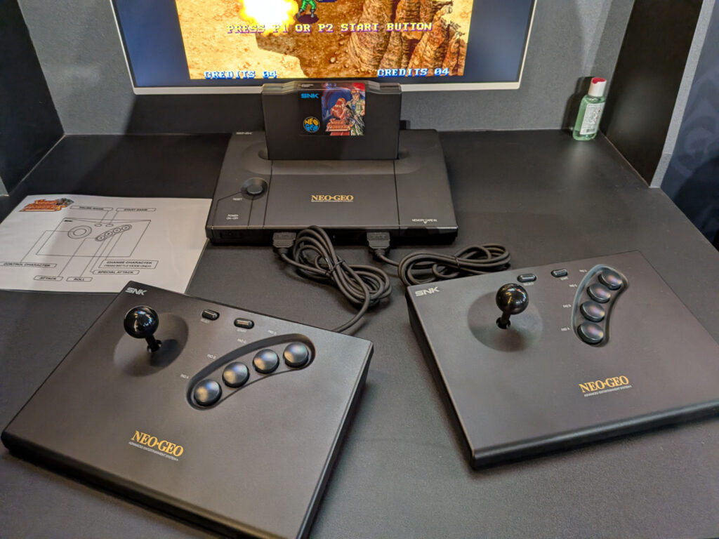 「NEOGEO AES+」は恐ろしいほどの再現度。「ゼロウィング」の発見も熱いブースレポート【TGS2026】 - GAME Watch