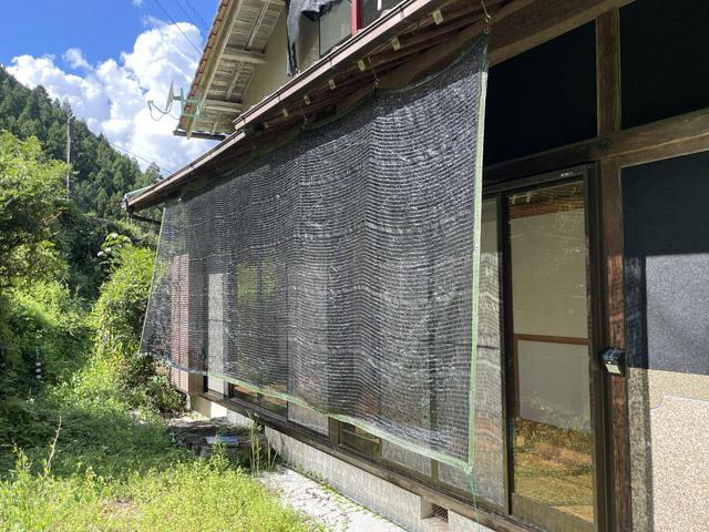 「涼しいはず」と岐阜の山奥へ移住したのに……いやいや岐阜は酷暑日最多県！ 遮光ネットを張りまくりました【奥川浩彦の「岐阜の山奥に移住しました」第14回】 - INTERNET Watch