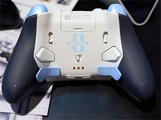 画像ギャラリー No.006のサムネイル画像 / Flydigiが最新ゲームパッド「APEX 6」シリーズを展示。綾波レイやゼンゼロなどとのコラボモデルも展開［TGS2026］