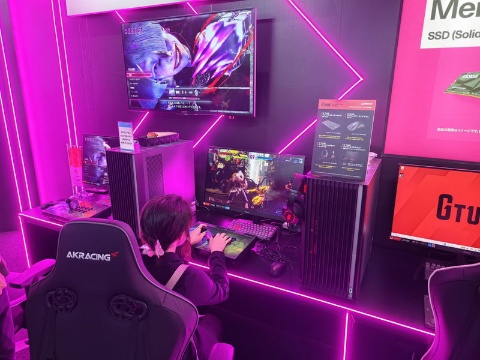 現在、名古屋で開催中の「第20回アジア競技大会」のeスポーツ競技で使用している競技用PCが、試遊台として設置されていた。キオクシアの一般向けSSDで最上位となる高速モデルを搭載しているという