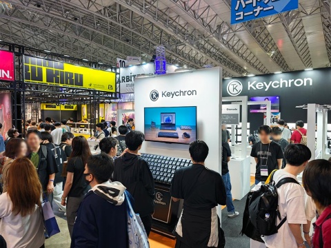 Keychron（キークロン）ブースでは多数のキーボードを展示。実際に触れて試せるほか、一部製品はブース内で販売している