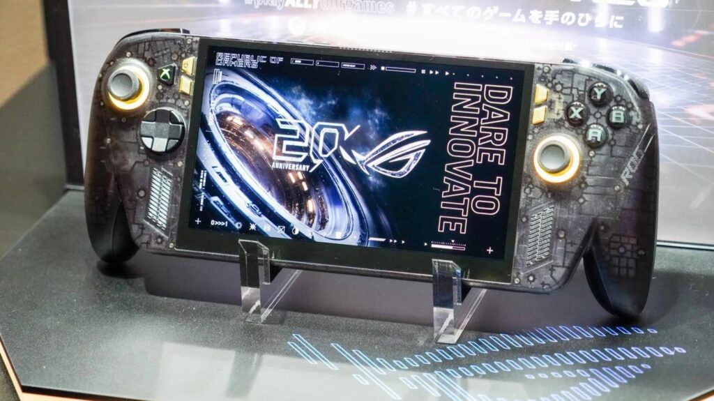 半透明ボディがカッコいい!「ROG XBOX Ally X20」TGSで実機で触ってきた(NANA) – エキスパート 半透明ボディがカッコいい!「ROG XBOX Ally X20」TGSで実機で触ってきた(NANA) - エキスパート