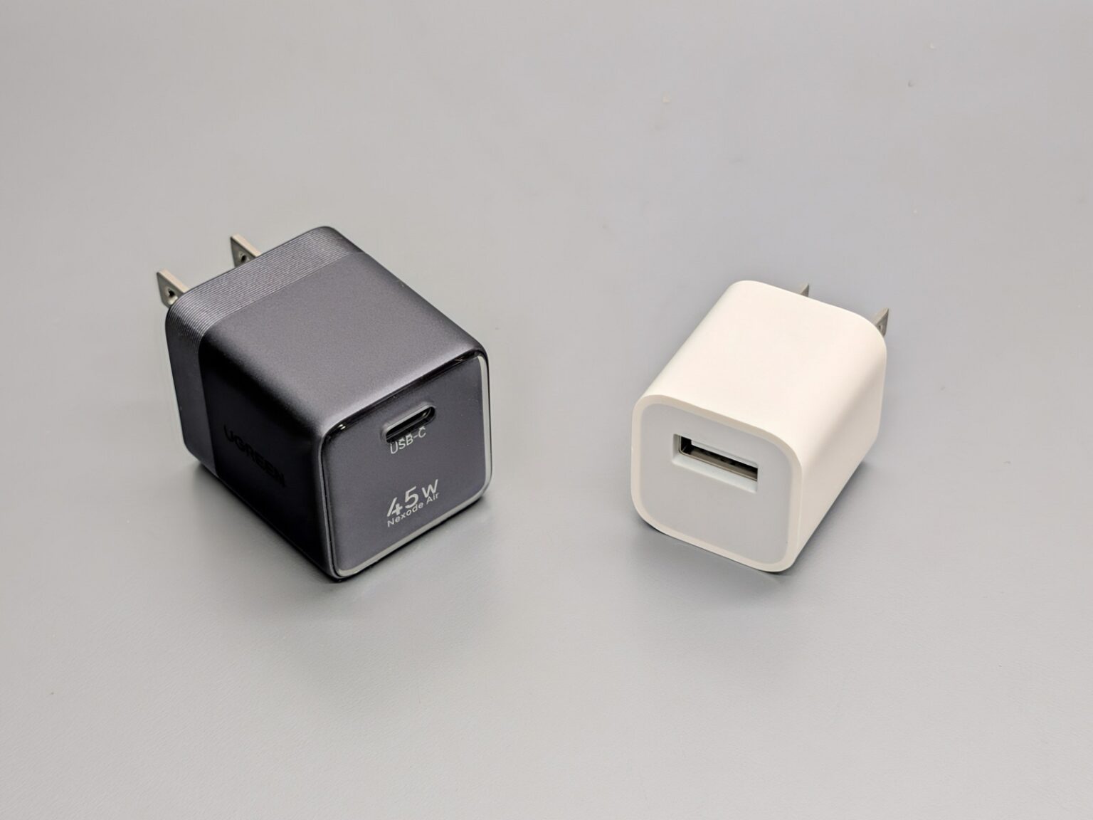 【やじうまミニレビュー】旧iPhone 5Wアダプタとほぼ同サイズ。UGREEN 45W充電器が鬼ちっちゃい - PC Watch