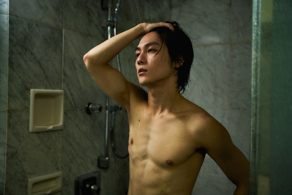 Travis Japan松田元太主演ドラマ『はだかんぼうたち』先行カット公開、引き締まった肉体美【第1話あらすじ】（オリコン） - Yahoo!ニュース