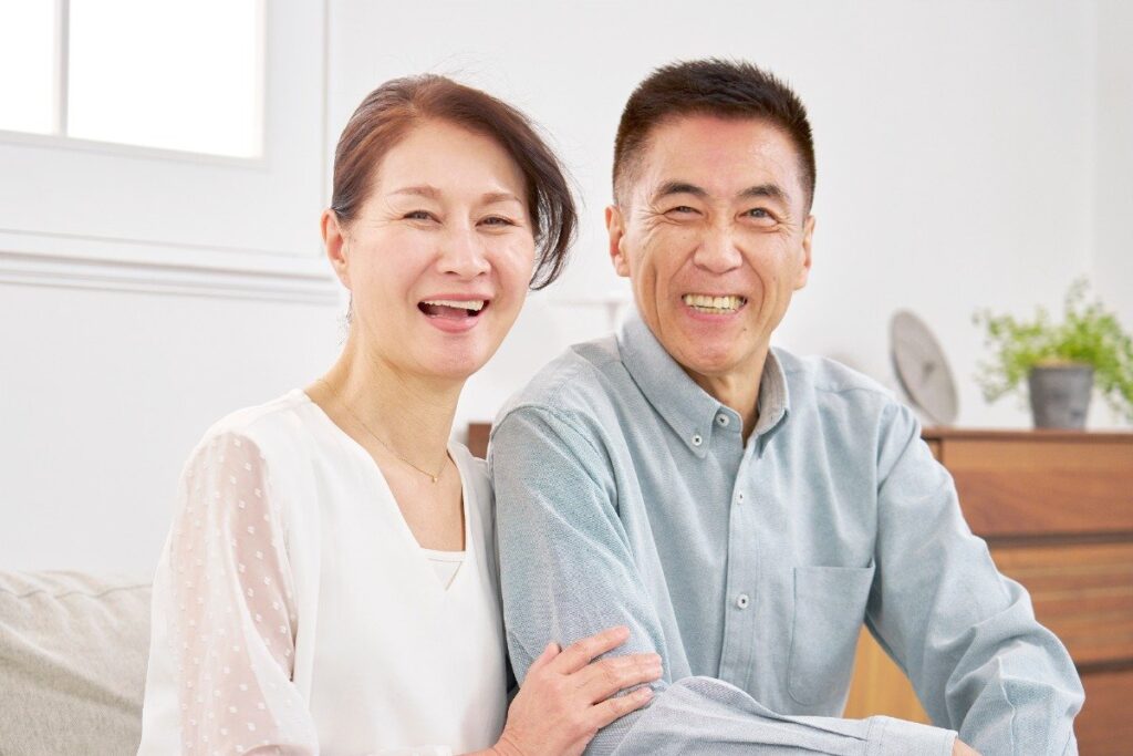 【65歳以上人口29.6％と過去最高】働く高齢者は943万人に。夫婦のみ無職世帯は月4万2434円の赤字、貯蓄額は | LIMO | くらしとお金の経済メディア