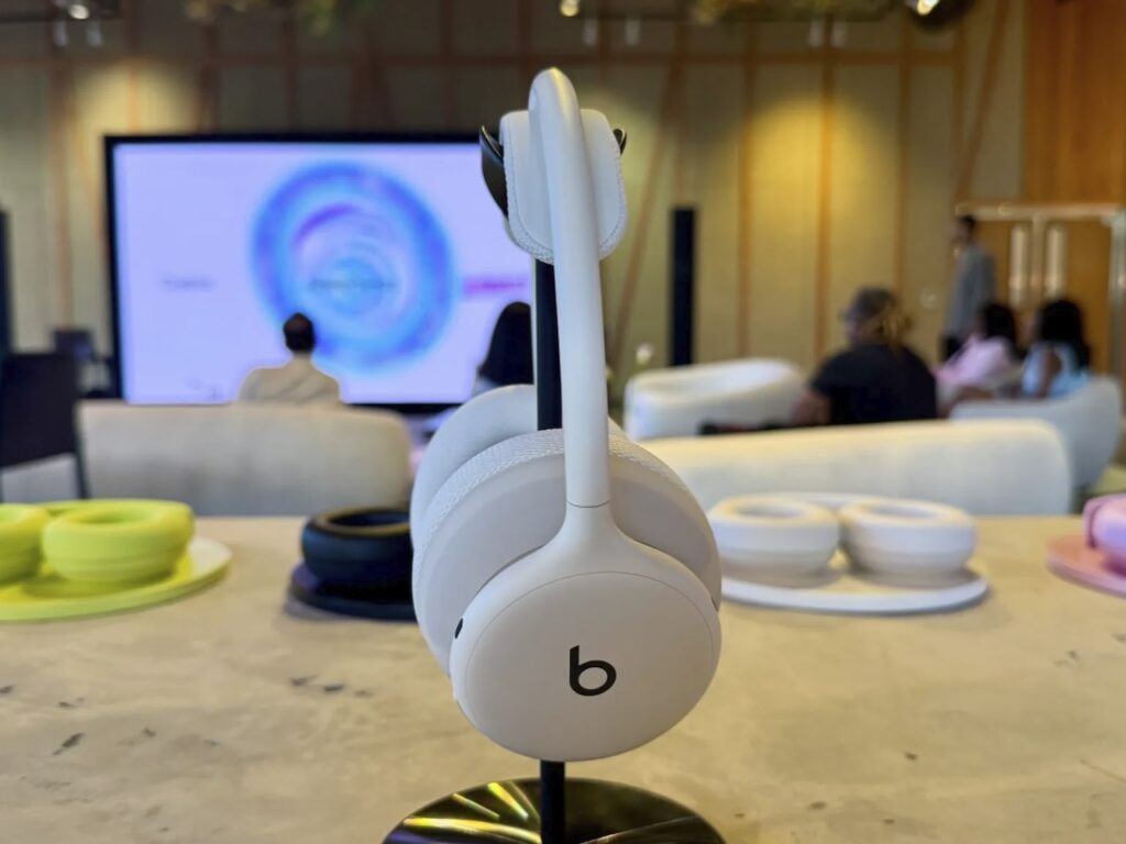Beatsの新ヘッドフォン「Beats 360」実機レビュー 音もノイキャンも歴代Beatsで最高 約6万円 – CNET Japan Beatsの新ヘッドフォン「Beats 360」実機レビュー 音もノイキャンも歴代Beatsで最高 約6万円 - CNET Japan