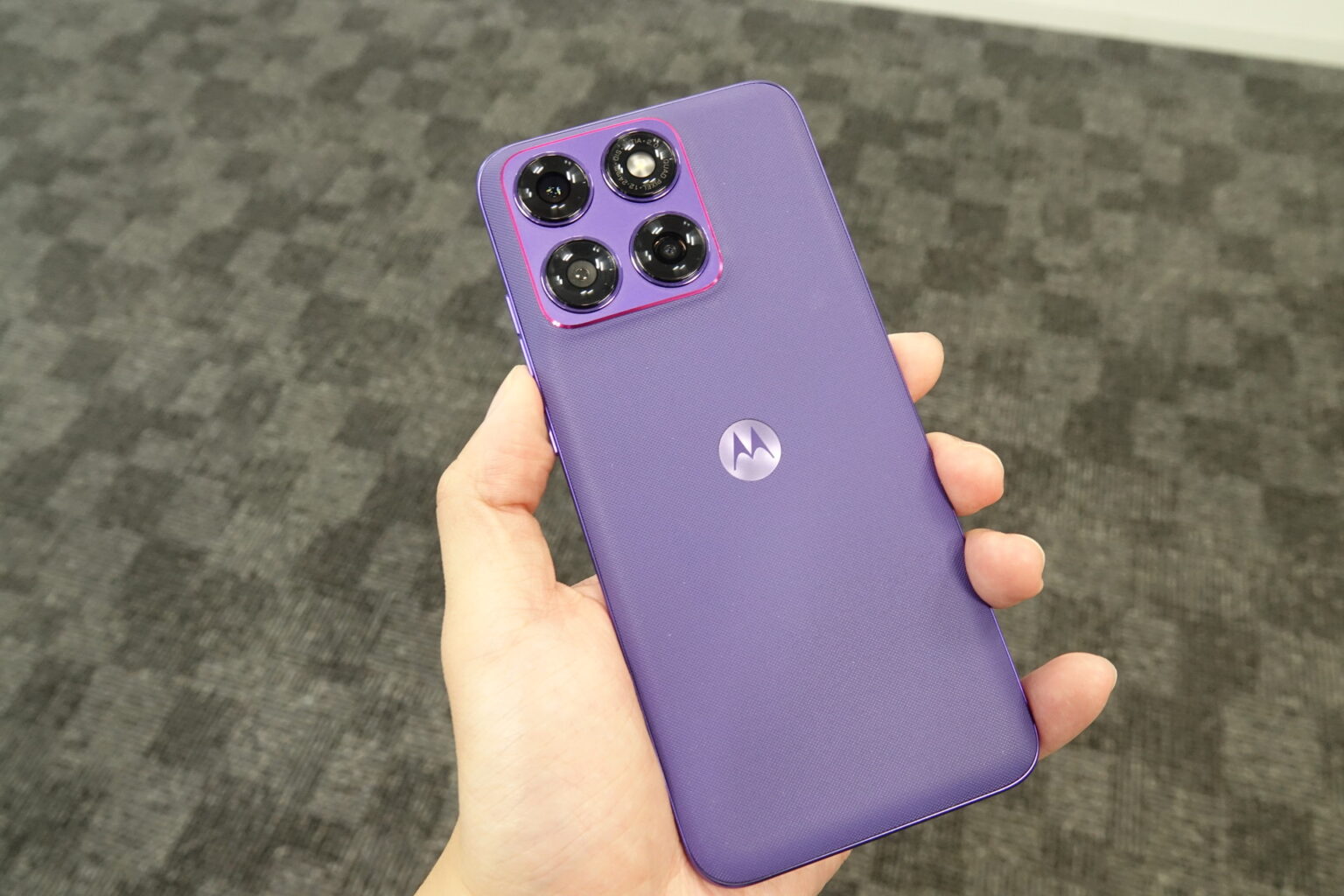 モトローラ、「motorola edge 70 fusion」を10月発売　7000mAhバッテリーで2日充電いらず - ケータイ Watch