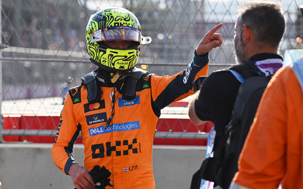 ノリス、コラピントの“出場停止”を要求「F1に値しない」巻き添え事故でアゼルバイジャンGPリタイヤ | Formula1-Data / F1情報・ニュース速報解説 リタイヤを経てコース脇で指を指しながら話すランド・ノリス(マクラーレン)、2026年9月26日(土) F1アゼルバイジャンGP決勝(バクー市街地コース)