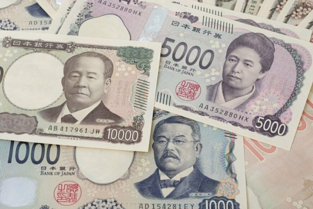 【個人向け国債】9月30日まで、固定5年は年「2.24％」。普通預金0.306％と比べてどれだけ違う？ 変動10年は年1.95％、固定3年は年1.96％。1万円から買えて発行日は10月15日 | LIMO | くらしとお金の経済メディア