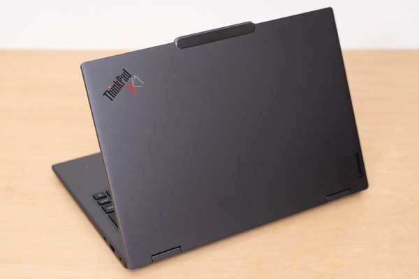 ThinkPad X1 2-in-1 Gen 11 Aura Editionの天板写真
