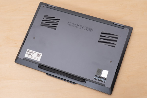 ThinkPad X1 2-in-1 Gen 11 Aura Editionの底面写真