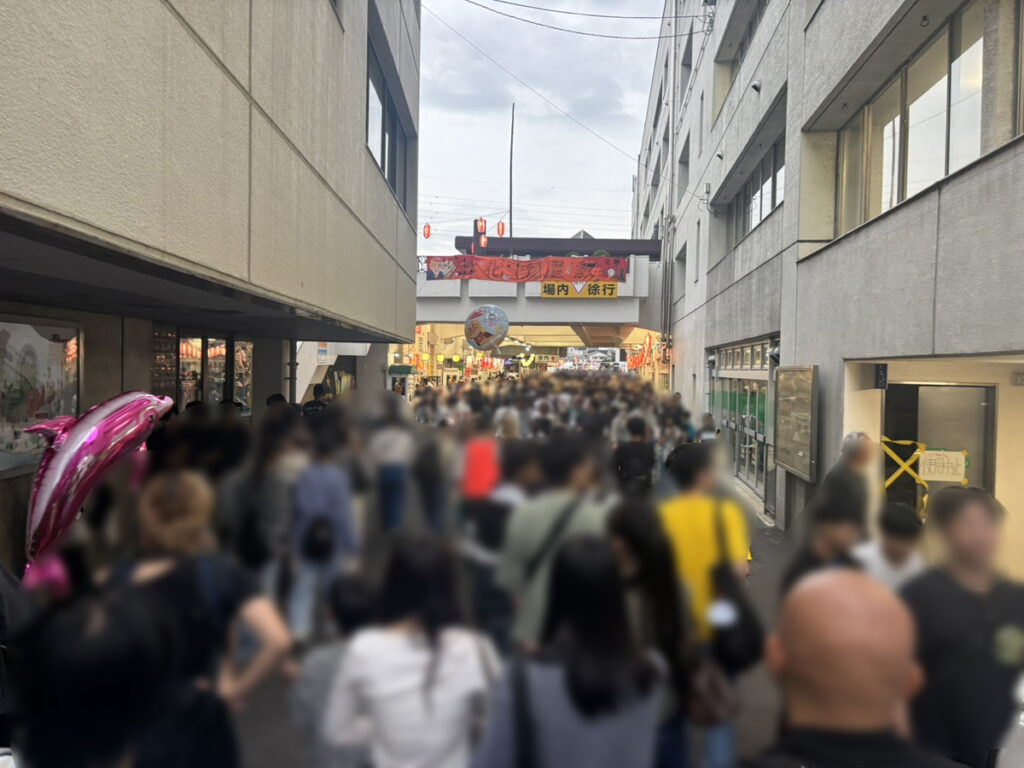 【川口市】たたら祭り、視界が人で遮られるくらいの混雑。ちょっと小雨降ってきた！ | 川口マガジン