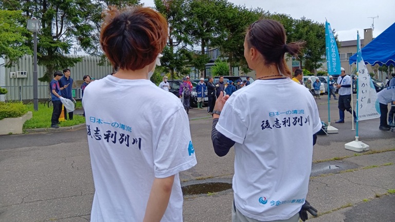 ［フォトレポート］「日本一の清流、後志利別川」オリジナルTシャツで地域に魅力を発信！ | かわたびほっかいどう