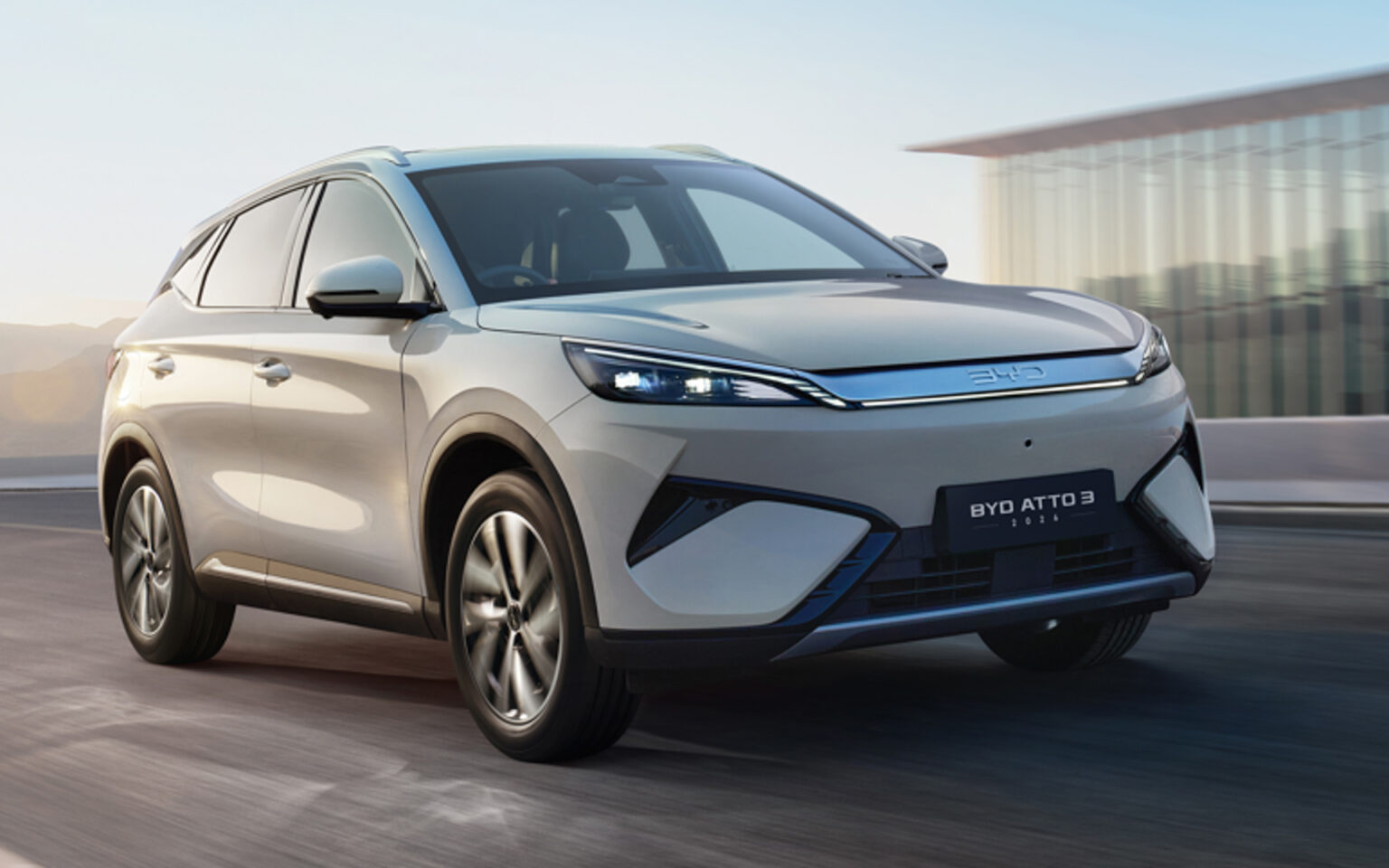 BYD、新型「ATTO 3 EX」一充電航続距離620km、四輪駆動モデルも設定し、価格437万8000円から - Car Watch