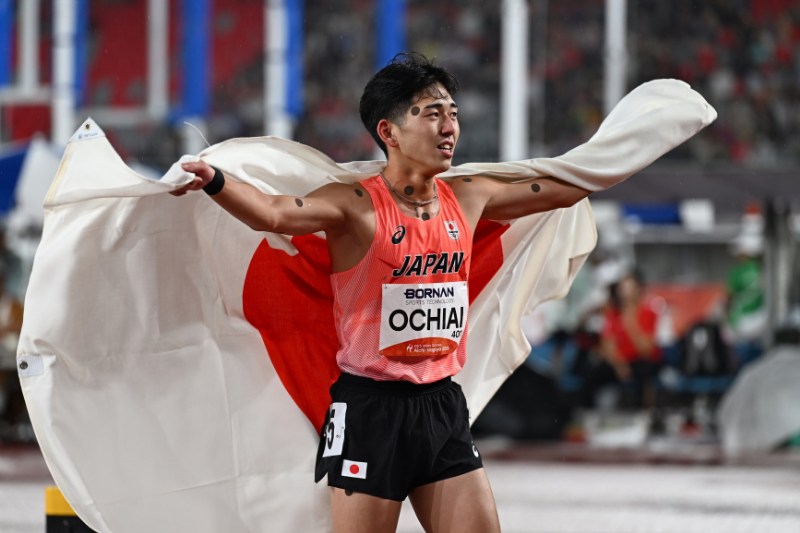 800m落合晃が独走で大会新V！64年ぶり金に、つながれた駒大の絆「恩返しできた」／名古屋アジア大会 | 月陸Online｜月刊陸上競技