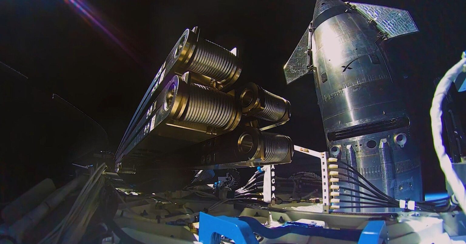SpaceXの大型ロケット「Starship」、初めて地球周回軌道に到達 次世代Starlink衛星26基を投入 – ITmedia NEWS SpaceXの大型ロケット「Starship」、初めて地球周回軌道に到達 次世代Starlink衛星26基を投入 - ITmedia NEWS