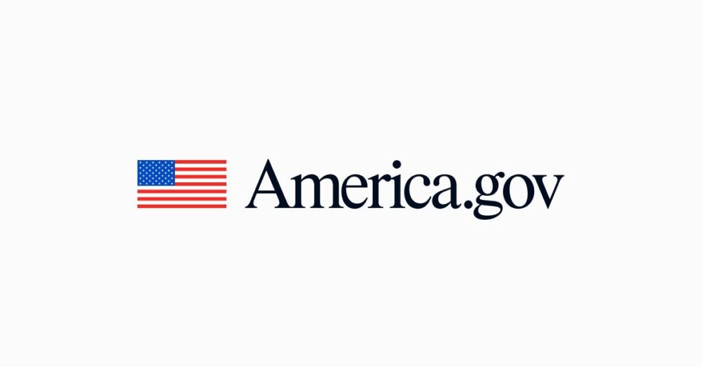 AI企業トップらと昼食会のトランプ米大統領、政府内で「AI」を「SI」と呼び替える大統領令に署名 - ITmedia NEWS