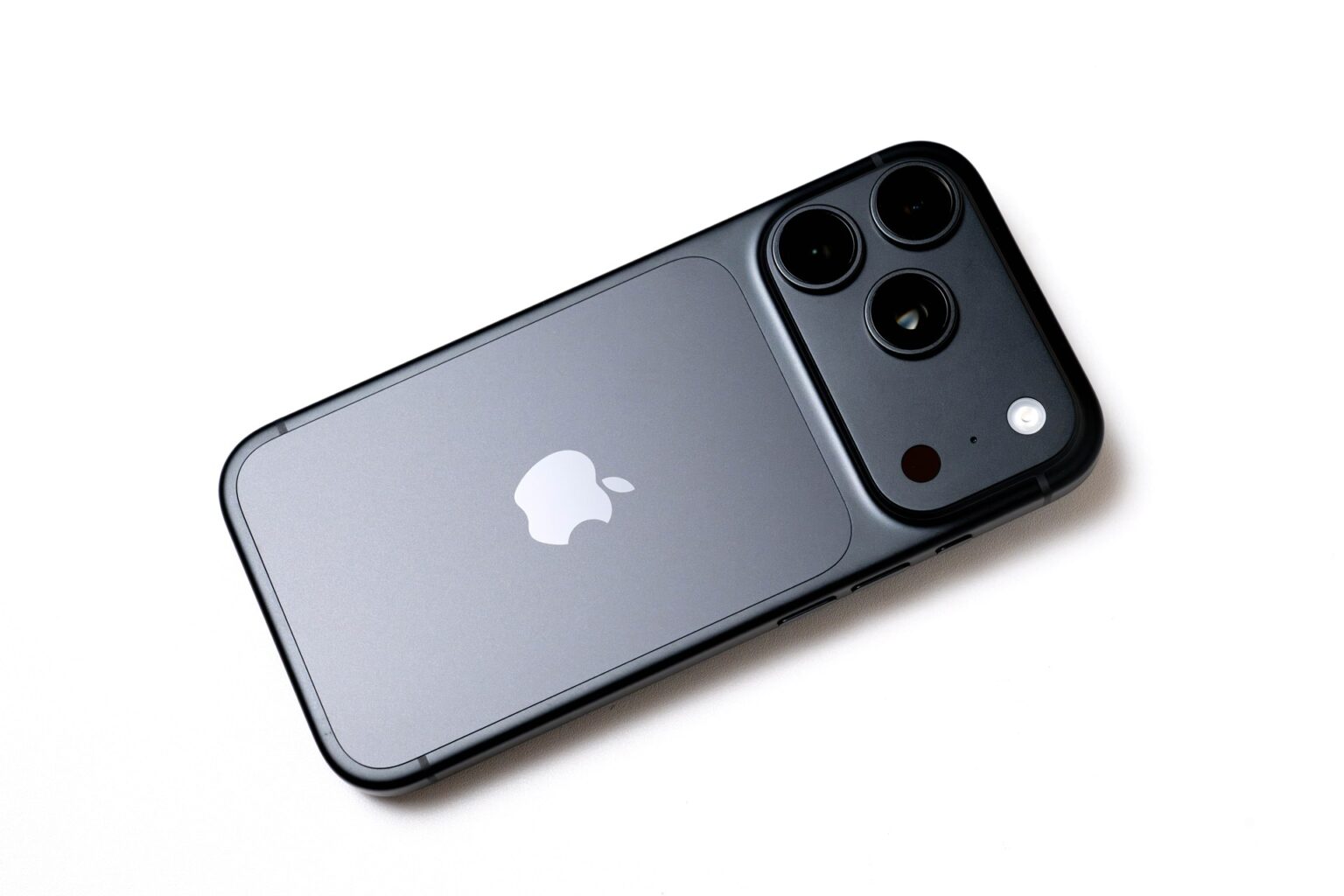 「iPhone 18 Pro」のカメラをチェック 念願の「可変絞り」とAIがもたらす新たな表現力とは – ケータイ Watch 「iPhone 18 Pro」のカメラをチェック 念願の「可変絞り」とAIがもたらす新たな表現力とは - ケータイ Watch