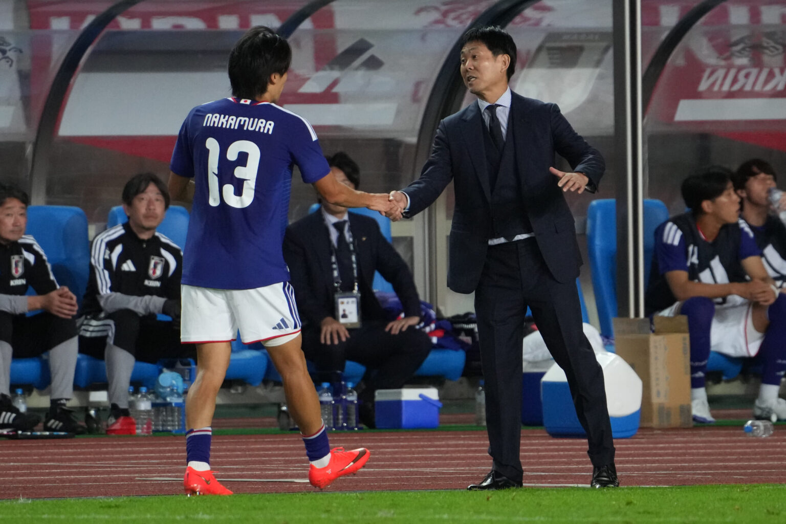 日本代表の［3-4-2-1］は4年後も武器になるのか。ウイングバック依存と五輪代表との「ねじれ」 - footballista | フットボリスタ
