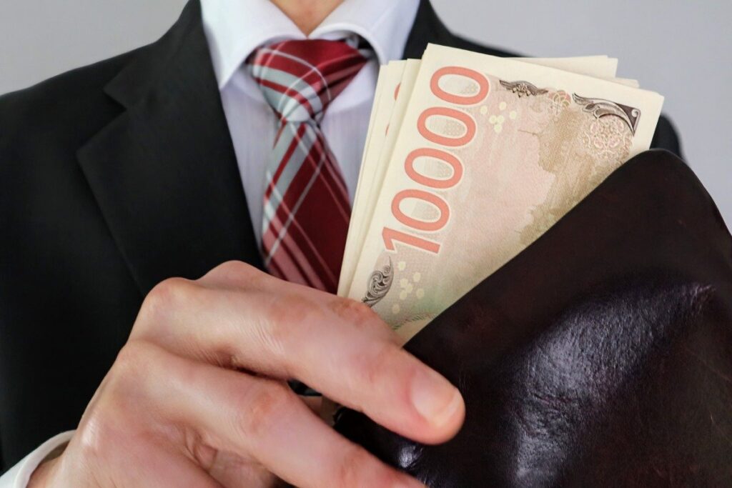 年間給与800万円超は全体の12.6%　所得税の71.4%を負担《速報》 国税庁が9月29日に公表した「令和7年分民間給与実態統計調査」から、給与の分布と税負担の偏りを確認 | LIMO | くらしとお金の経済メディア