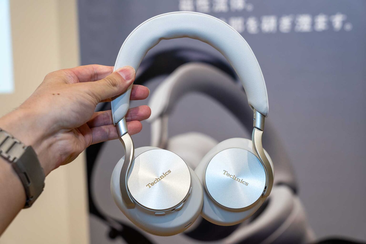 Technics、ワイヤレスヘッドフォンにも“磁性流体ドライバー”。「EAH-A1000」 - AV Watch