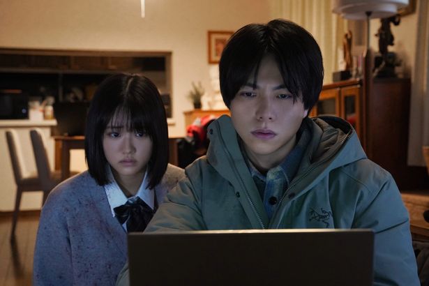 【写真を見る】普通の青年が犯罪行為に手を染めていく姿を演じた重岡大毅