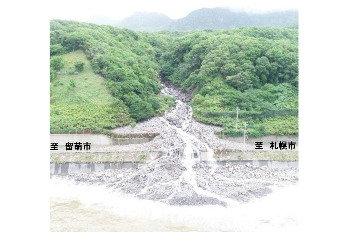 国道231号の増毛町で発生した土砂崩れ通行止め現場（画像：国土交通省）
