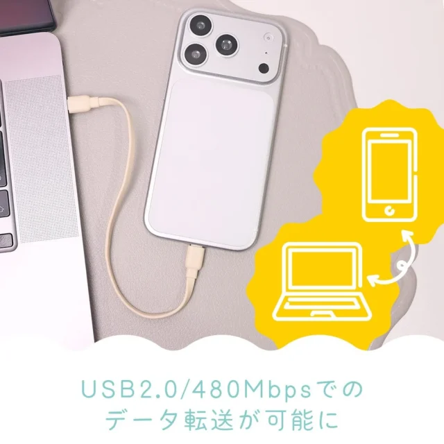 MOT-STRCC20のケーブルでMacBookとiPhoneを接続しデータ転送する様子